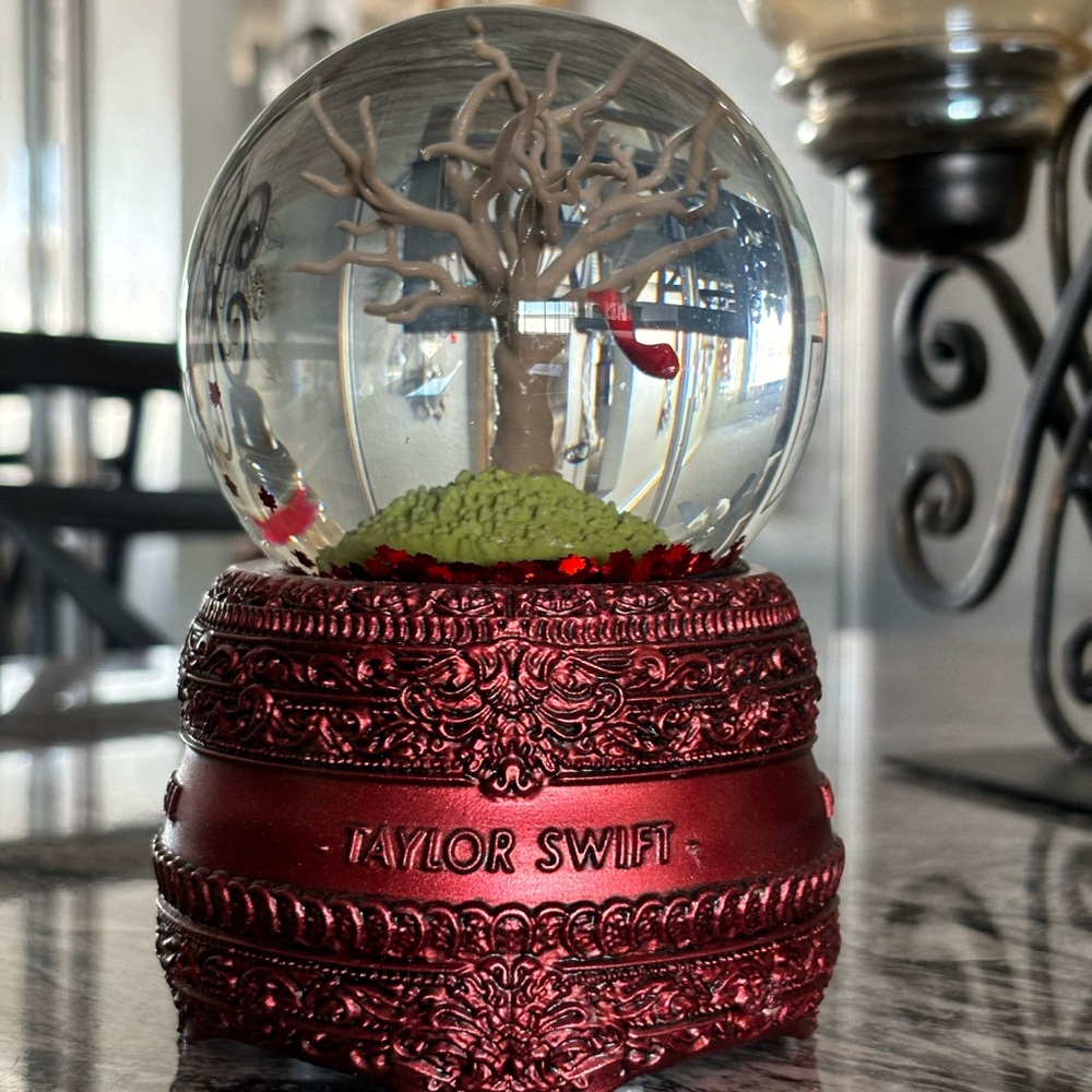 Taylor Swift Snow Globe - All Too Well